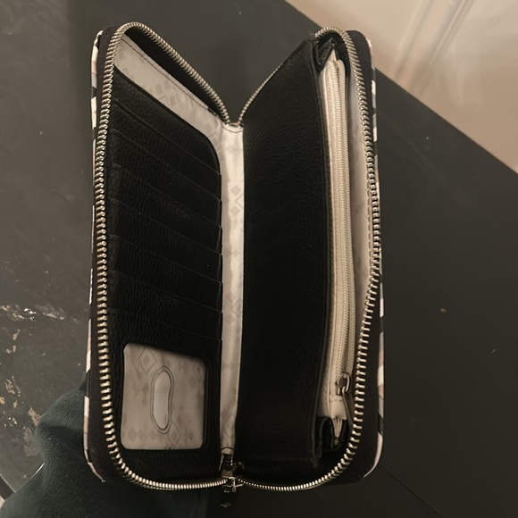 Thirty One Wallet - Picture 2 of 5